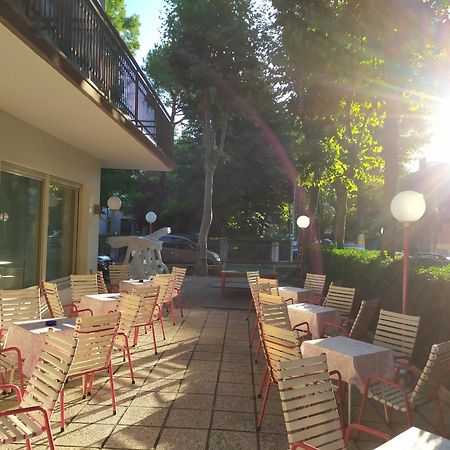 Hotel Irene Риччоне Экстерьер фото