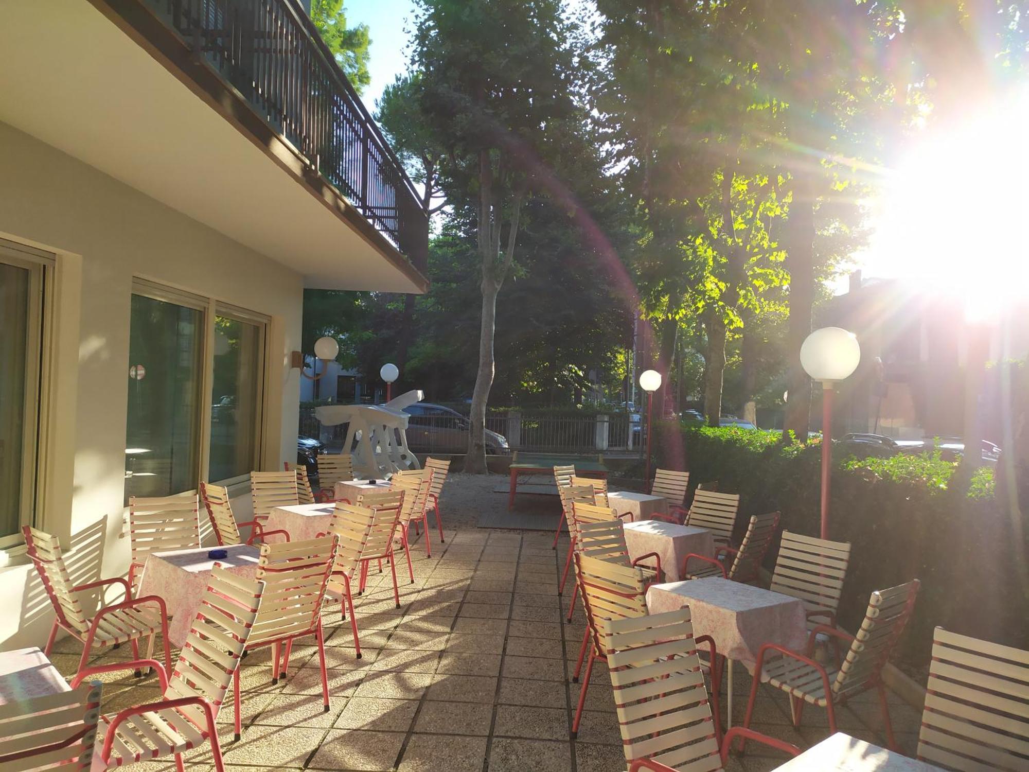 Hotel Irene Риччоне Экстерьер фото