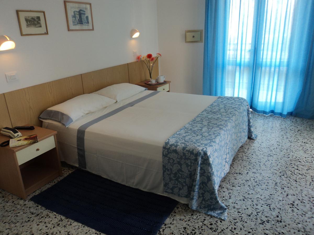Hotel Irene Риччоне Экстерьер фото