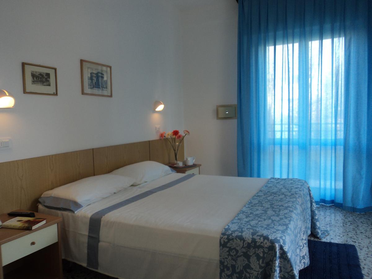 Hotel Irene Риччоне Экстерьер фото